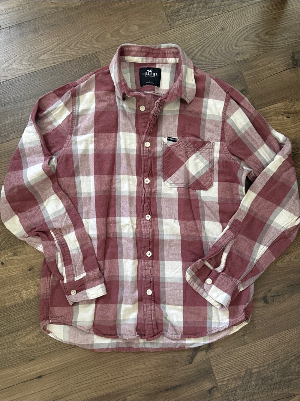 Hollister Men's Burgundy and White Plaid Button-Down Shirt